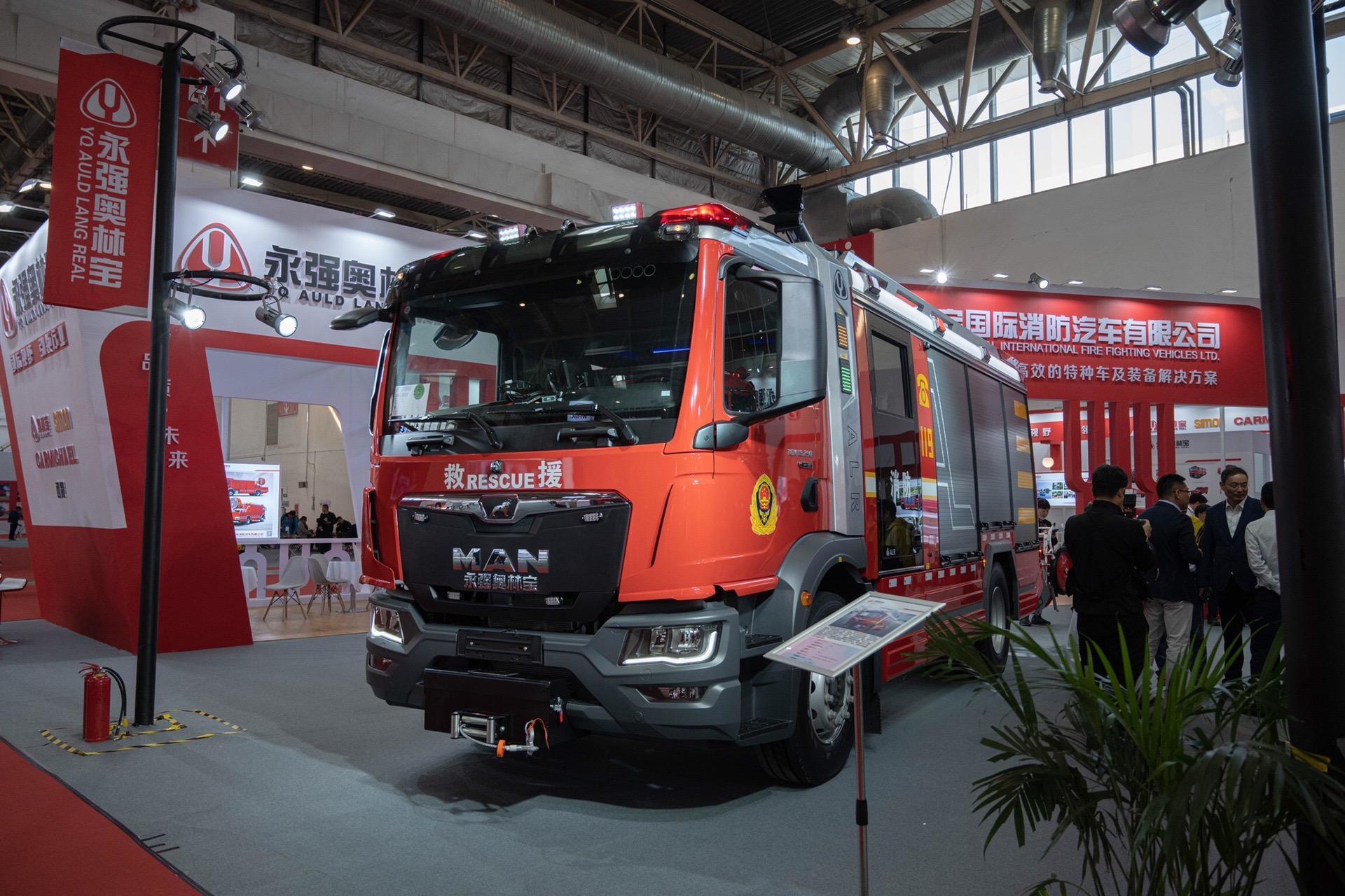 云逛消防展丨广东永强奥林宝 1.永强多功能隧道消防车 2.