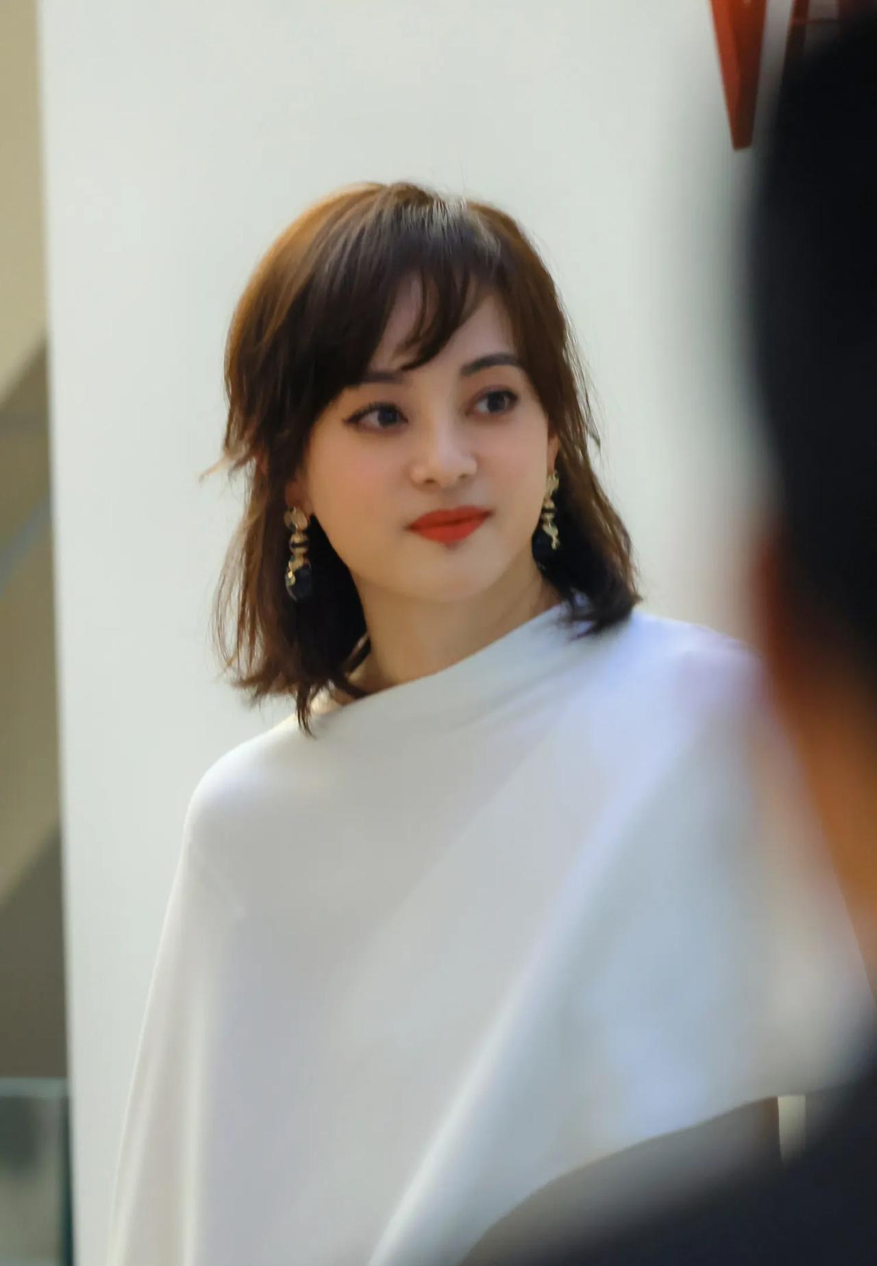 久未露面的孙俪出席品牌活动生图状态好头发长了很多气质温婉熹妃