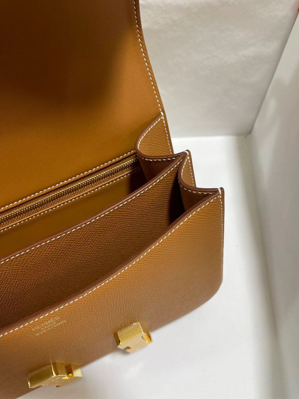 爱马仕constance 24金棕色 年少不识金的好采用epsom皮质 包包容量