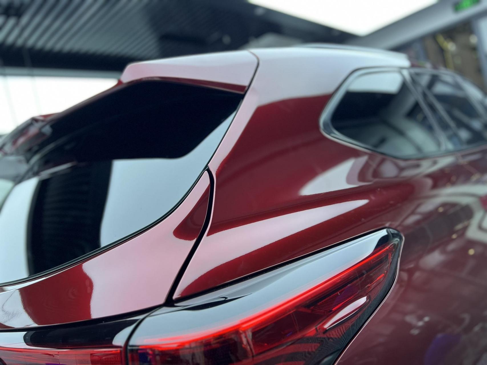 每天一台车衣/改色实拍案例,今日分享:丰田皇冠陆放改色pet液态金属