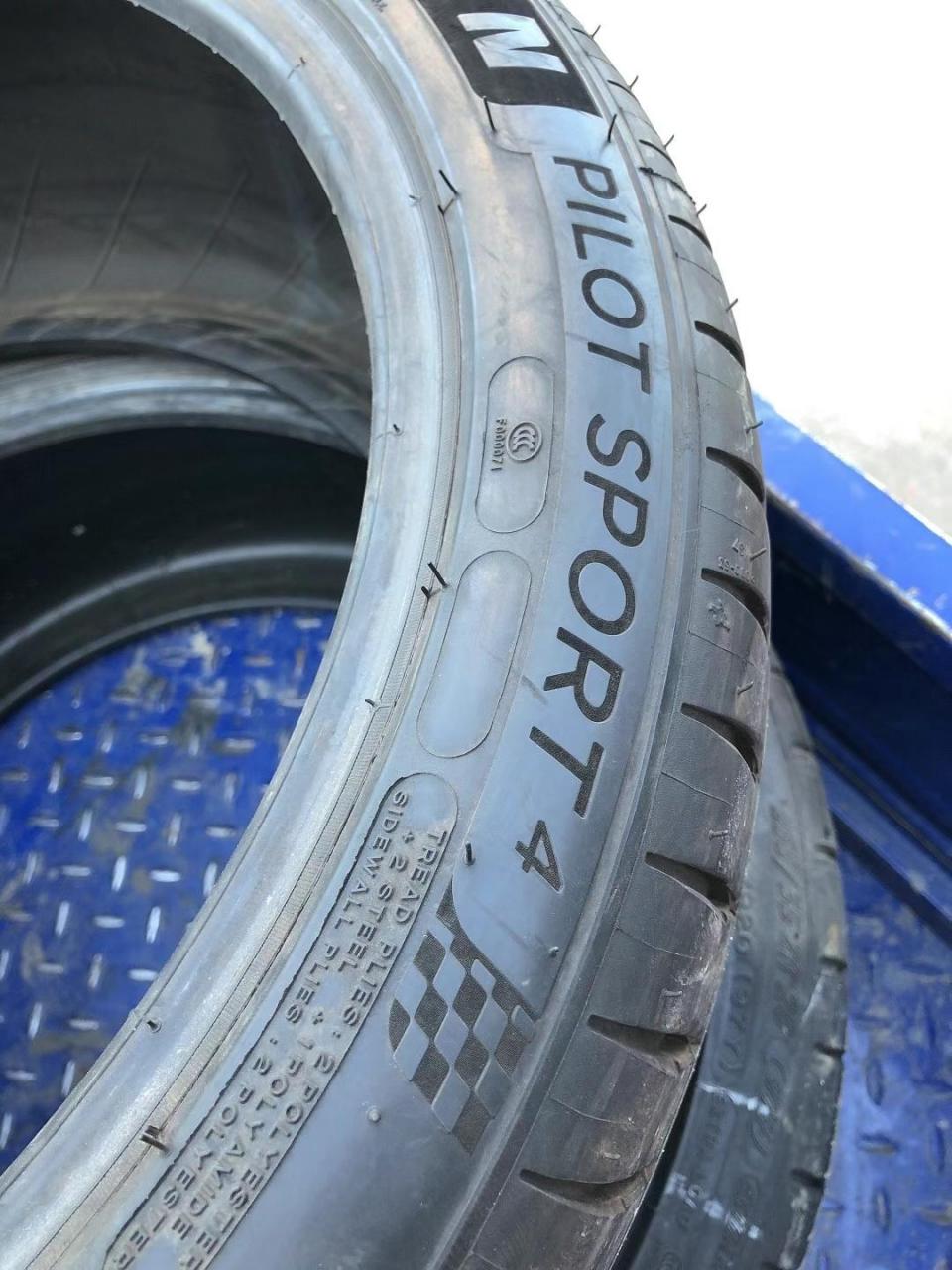 米其林ps4 245/40r19一套九成新精品轮胎,轮胎实物图,有需要的朋友