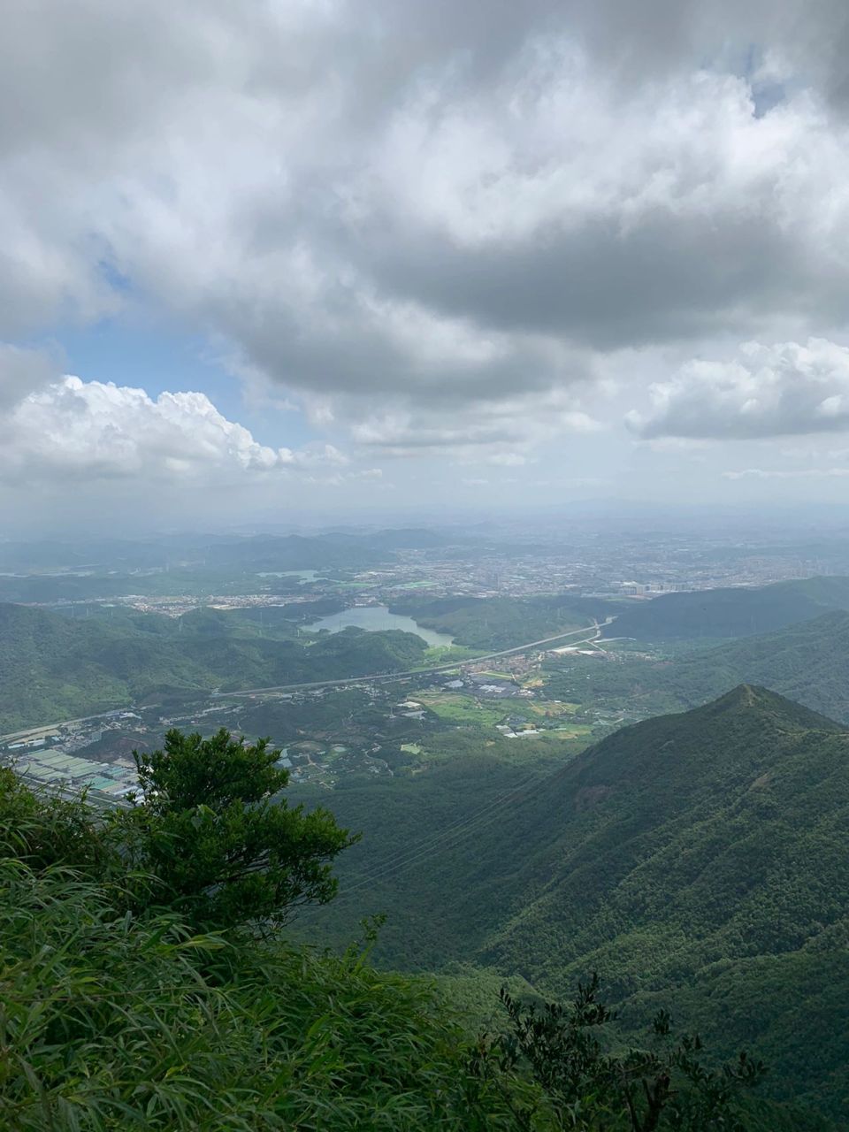 东莞谢岗银瓶山森林公园 一,时间: 我们是打车去的9点出发,9点46到达