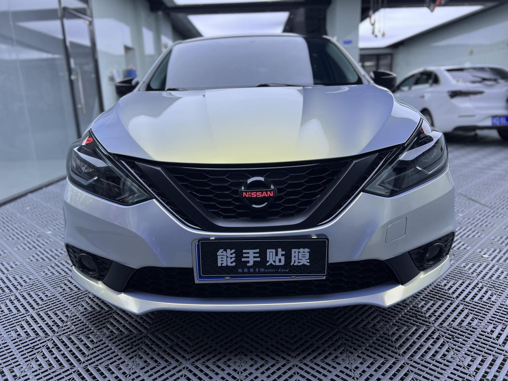 每天一台车衣/改色实拍案例,今日分享:日产轩逸改色pet远峰蓝魅金,无
