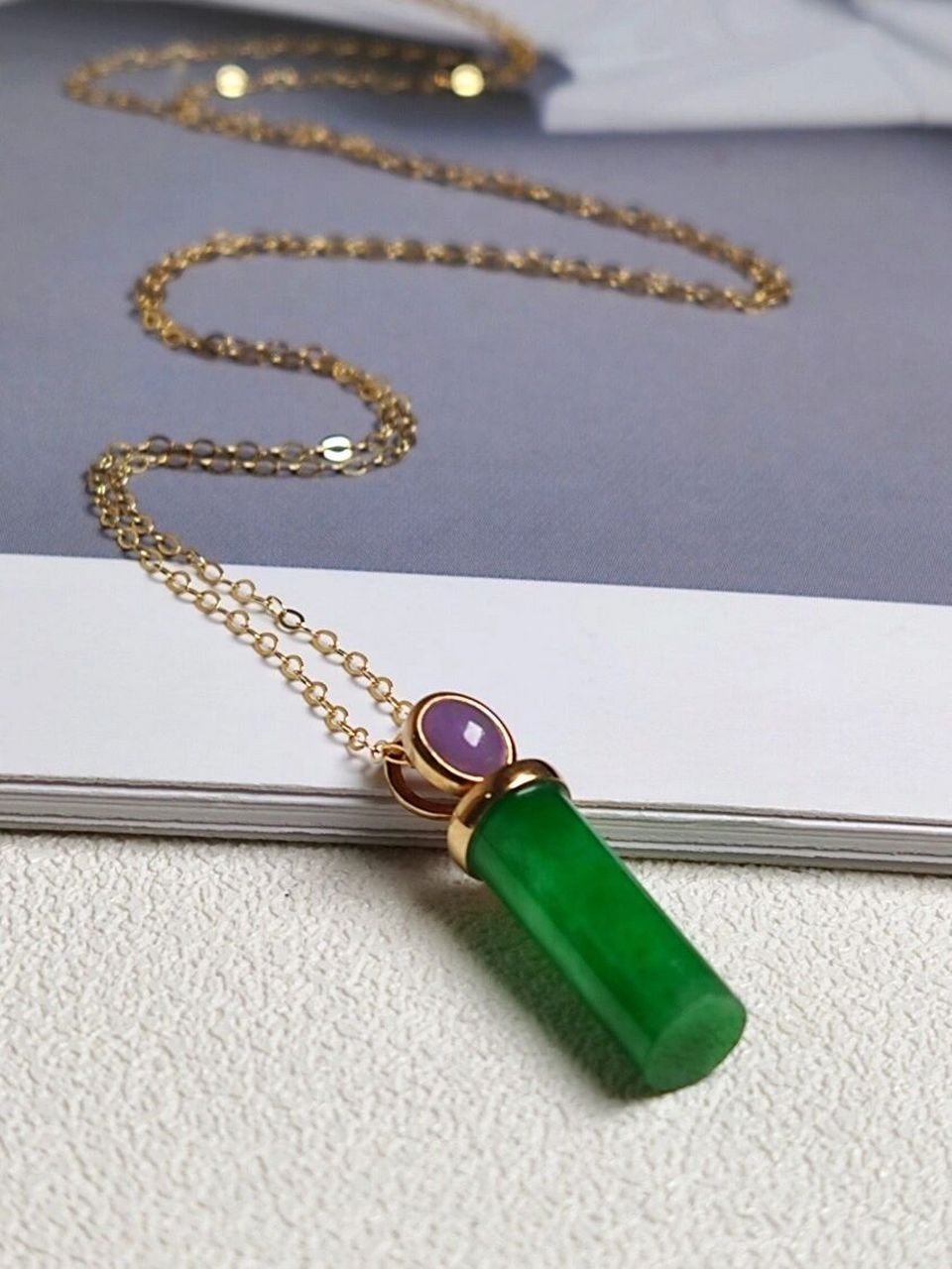 精品翡翠圆柱吊坠 天然a货老种辣绿和紫罗兰 精品翡翠圆柱吊坠 天然