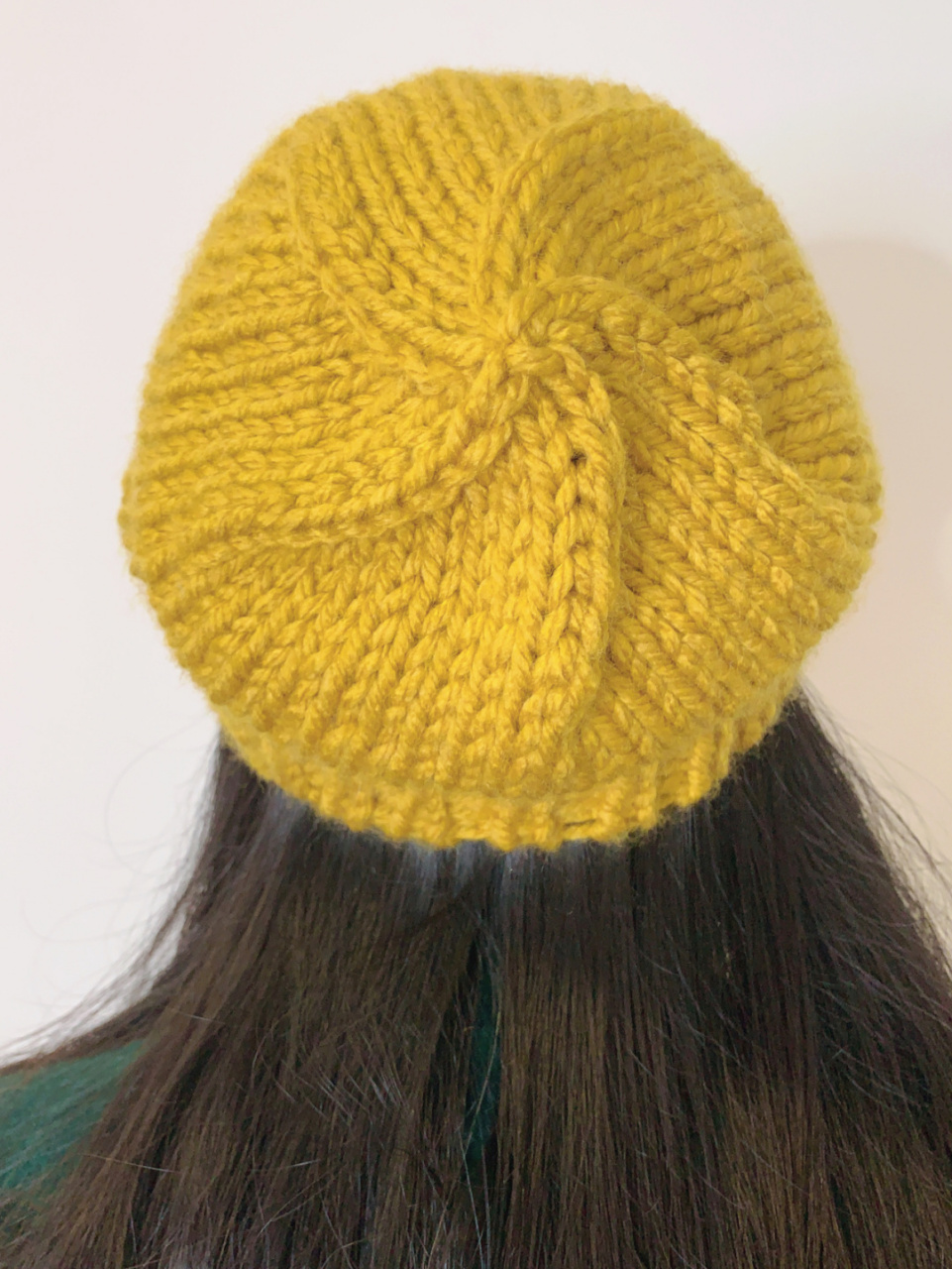 文艺范姜黄色粗毛线棒针编织桶帽 起50针单螺纹6行.23行下针.