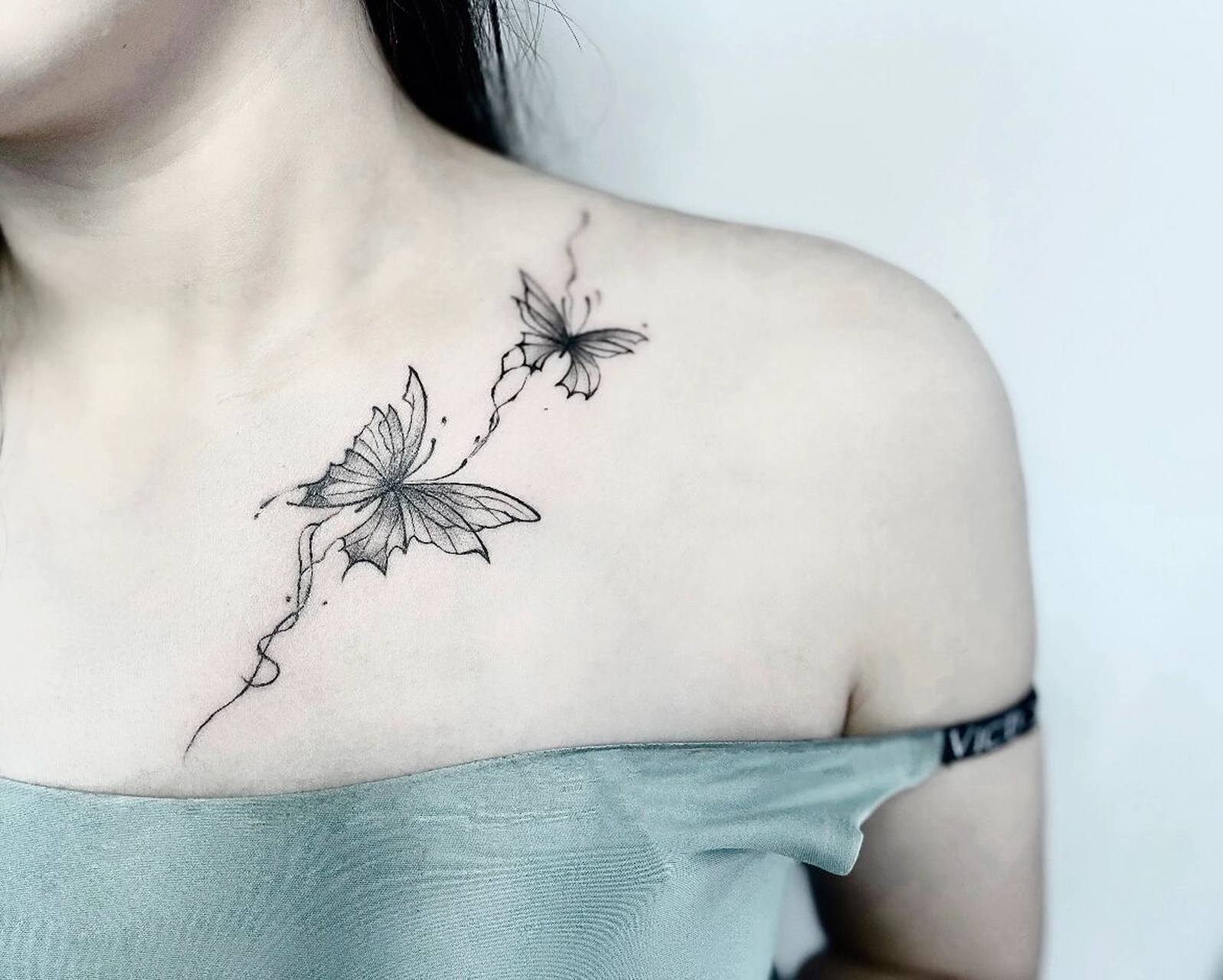 锁骨蝴蝶纹身 翩翩起舞的美丽03 象征重生也象征着美好爱情