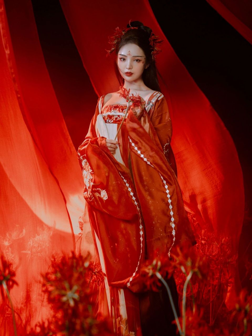 八百里黄泉最美艳的花妖 | 曼珠沙华 · 更多写真风格戳主页  我想拍&
