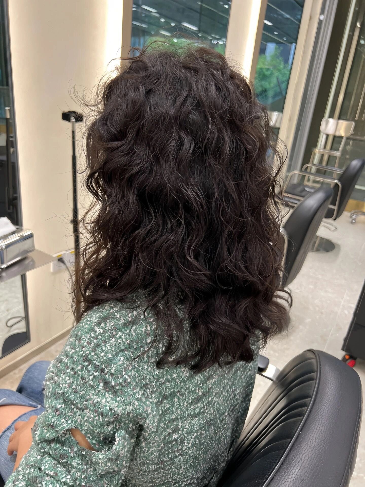 中长发女生烫发法式羊毛卷蓬松减龄显脸小
