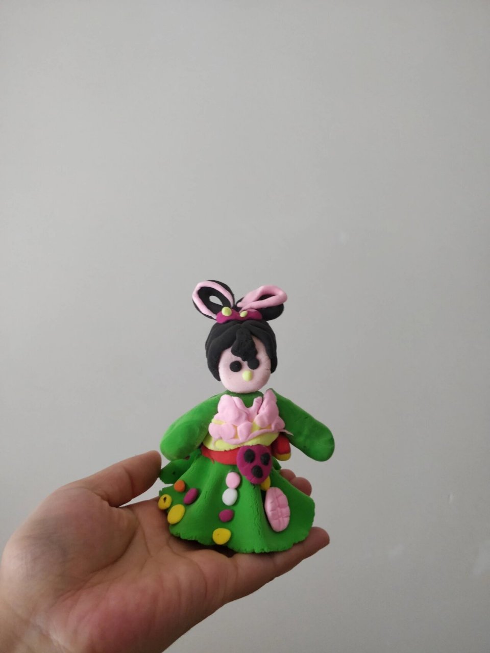 幼儿园手工 轻粘土民族娃娃