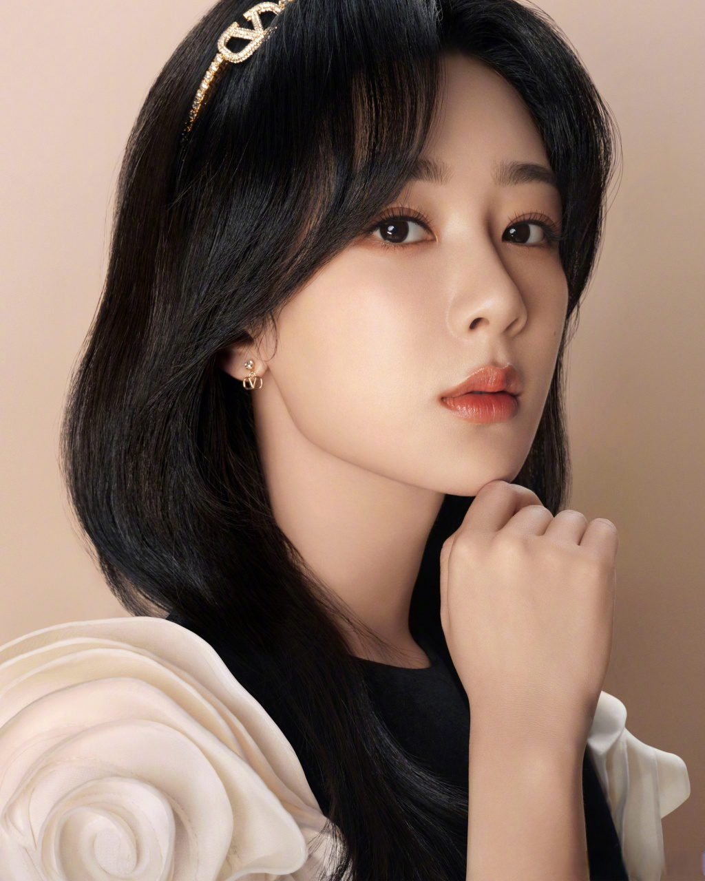 【#杨紫告黑维权#】#杨紫起诉黑粉网络侵权# 企查查app显示,近日,北京