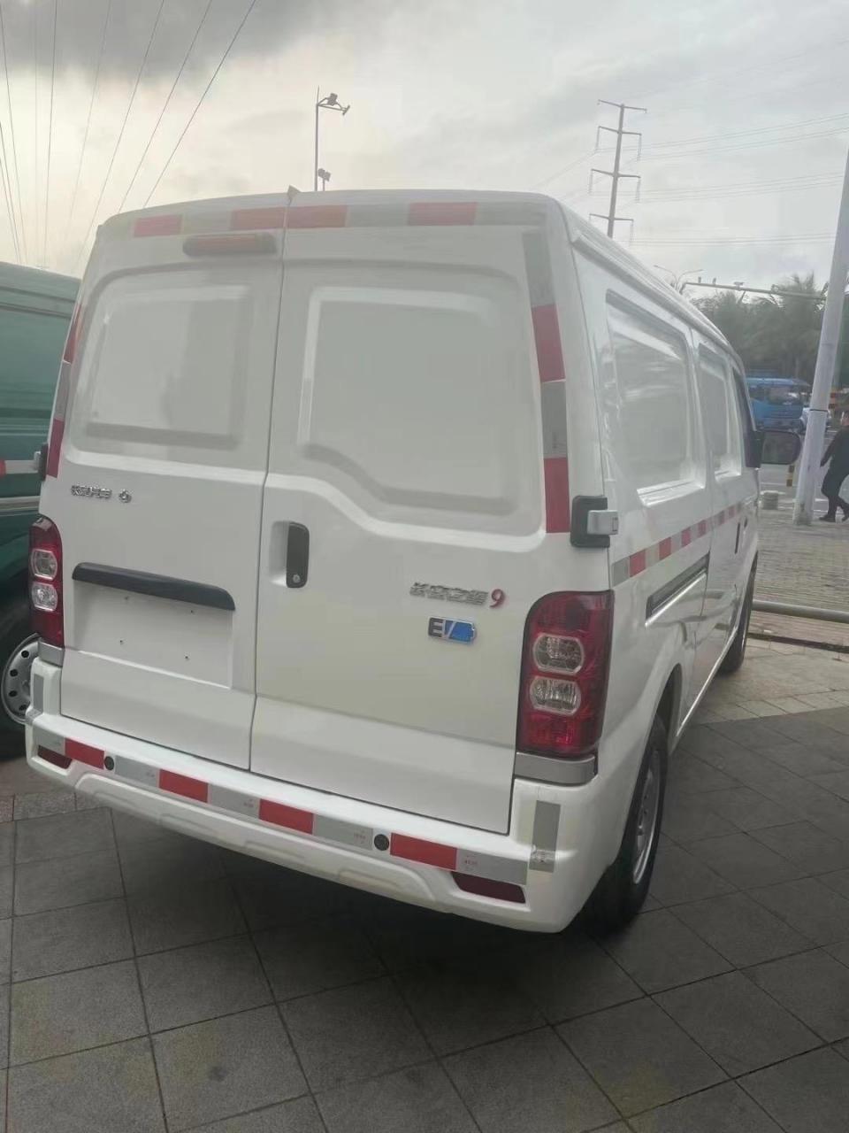 本月最便宜的新能源面包车全新长安之星九ev,绿色邮政配色版,工况续航