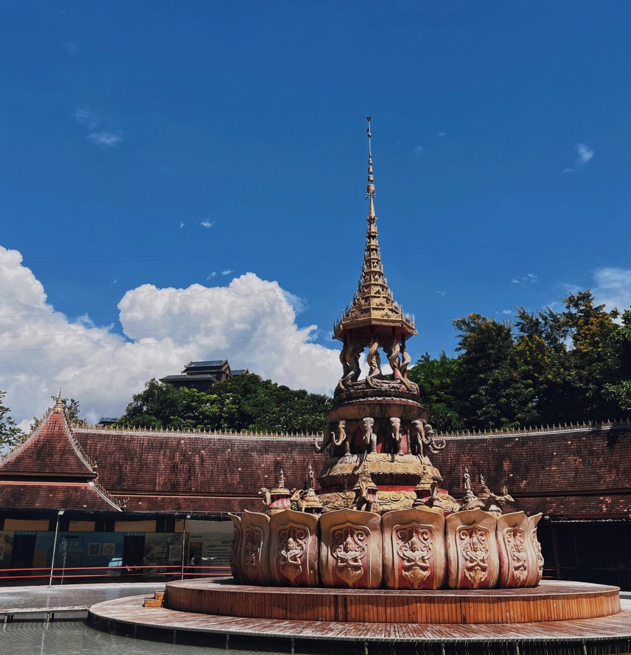 西双版纳--勐泐大佛寺 最近西双版纳的天气还不算太热 在版纳待了四天