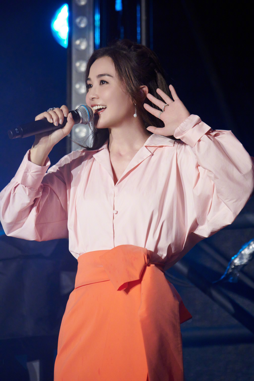 twins蔡卓妍,鍾欣潼持續90業,快一起接收twins的初秋美圖明信片94