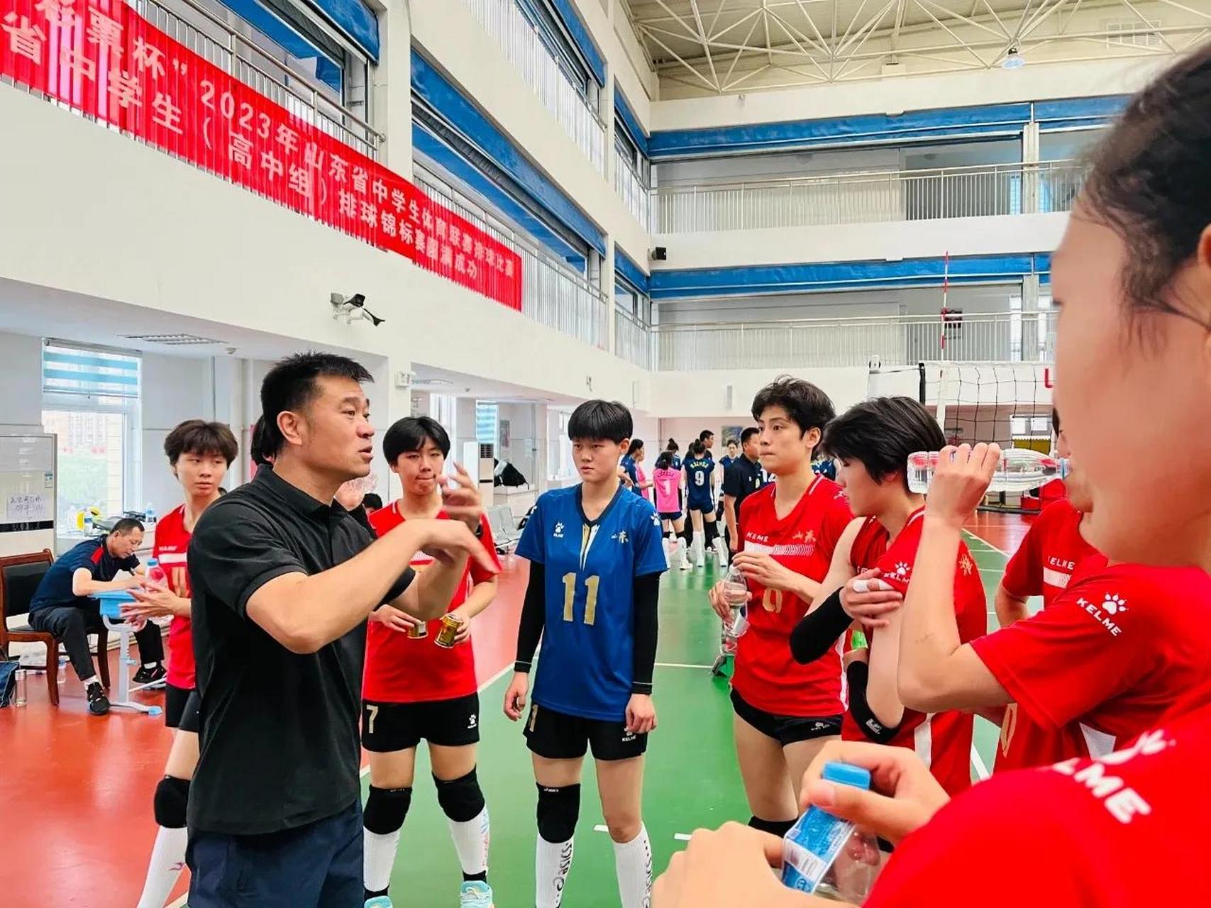 7月23—29日,山东省体育联赛排球比赛中,潍坊七中女排奋力拼搏,逐梦