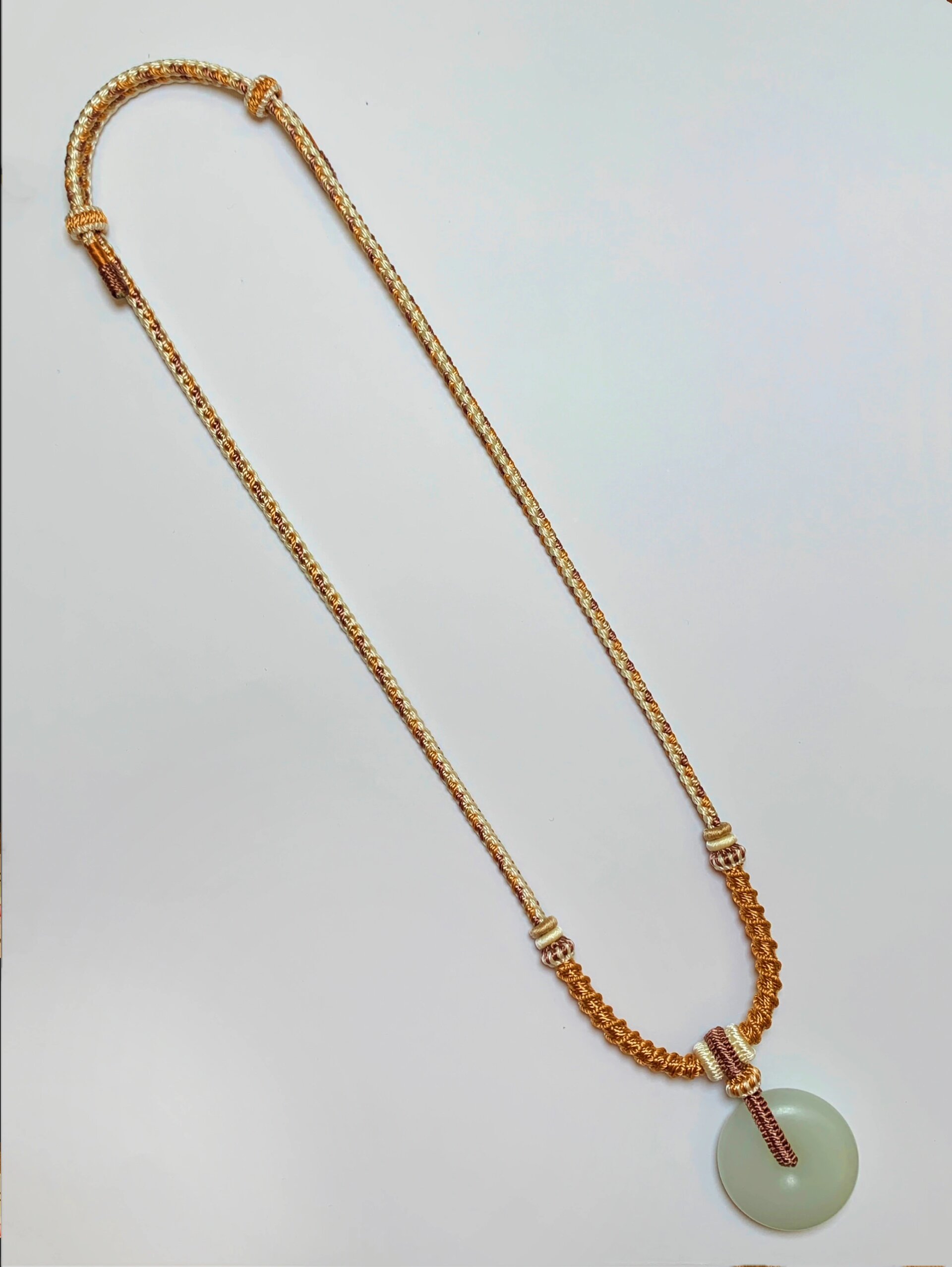 越玩越上瘾‼️和田玉平安扣暖色系项链绳编织