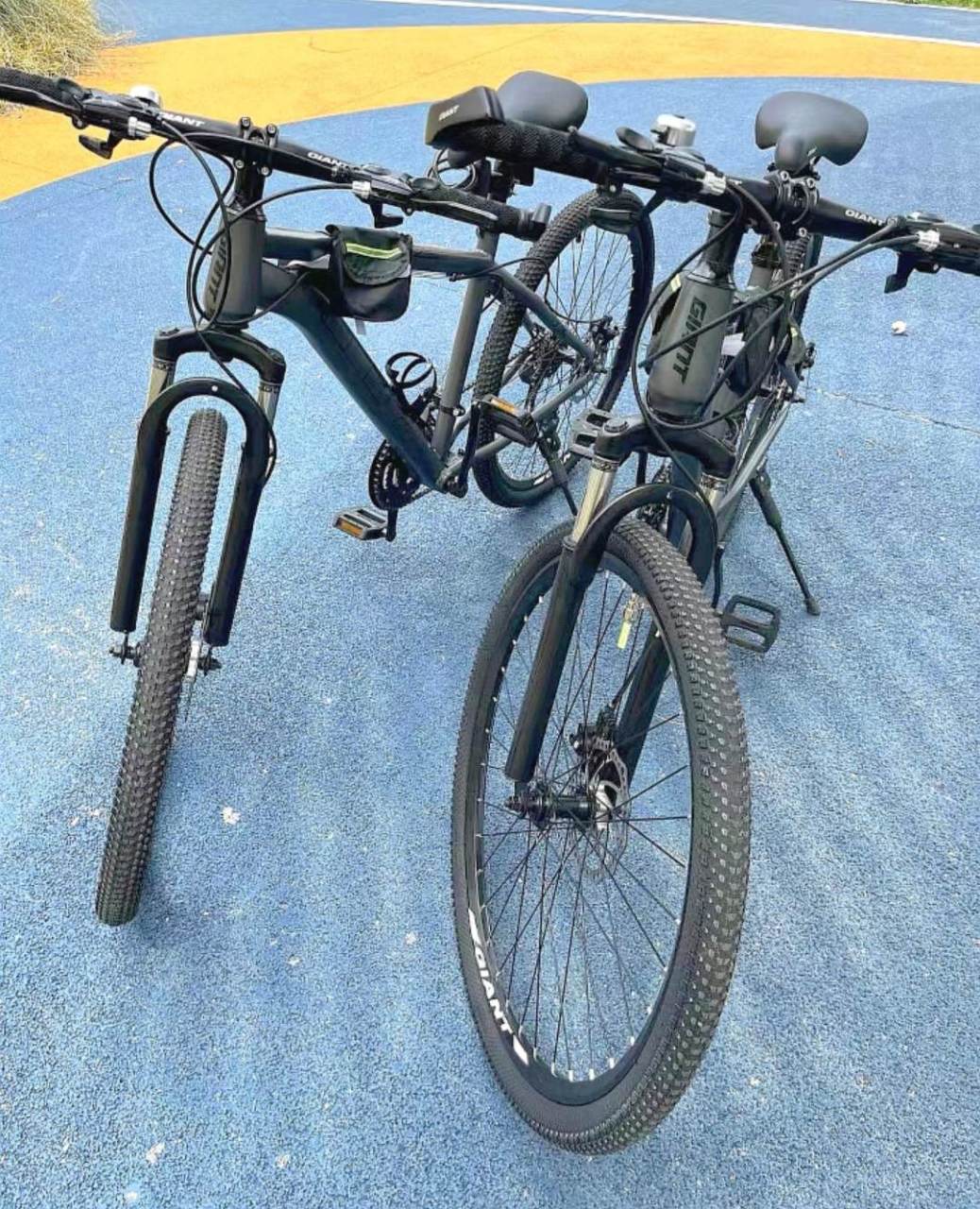 上班族没空骑,便宜出了,捷安特atx660碳灰黑色山地自行车 非常漂亮的