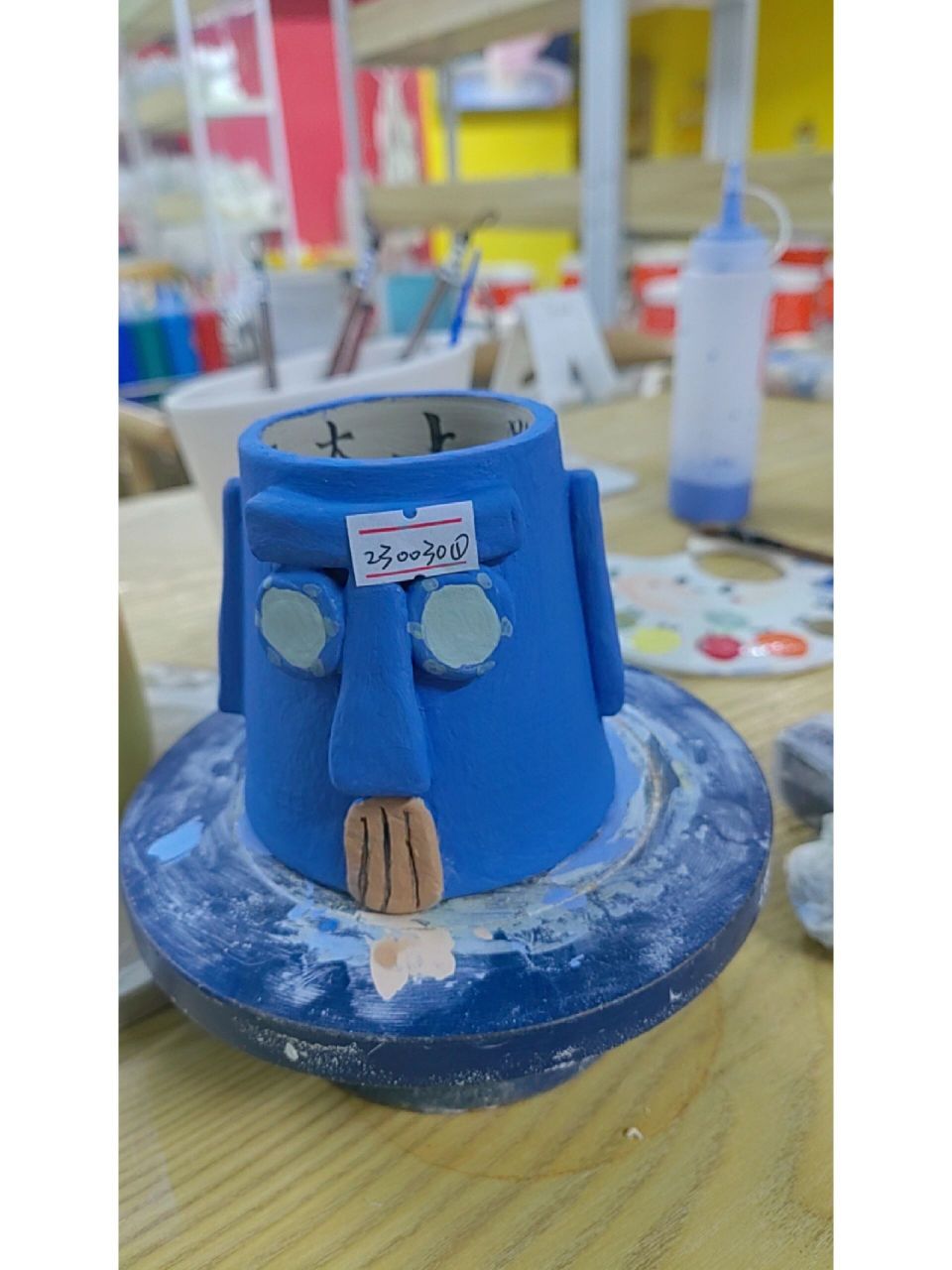 左滑帮我烧制章鱼哥的家      章鱼哥陶艺笔筒