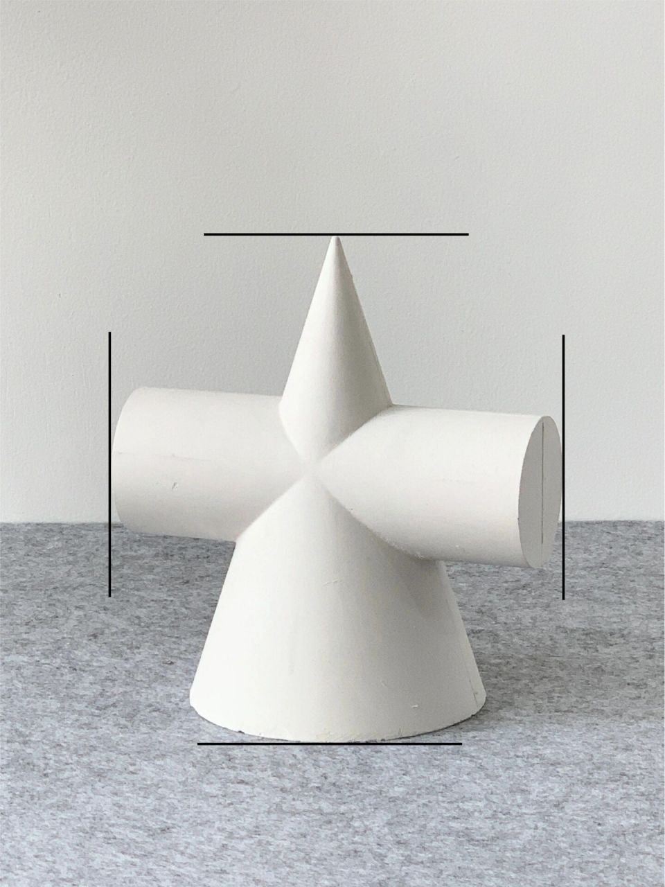 圆锥穿插体结构素描写生超详打型步骤 图1,2:首先定出物体的宽和高.