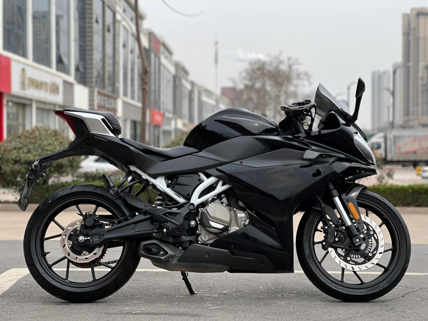 春风sr250 到家2021年春风sr250 高配版,大屏前后abs水冷250防赛!