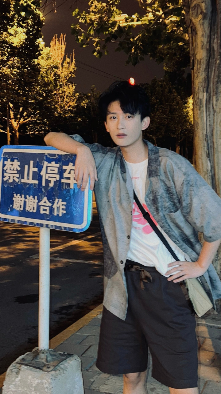 陈斯琪# 风里已经有了夏天的味道