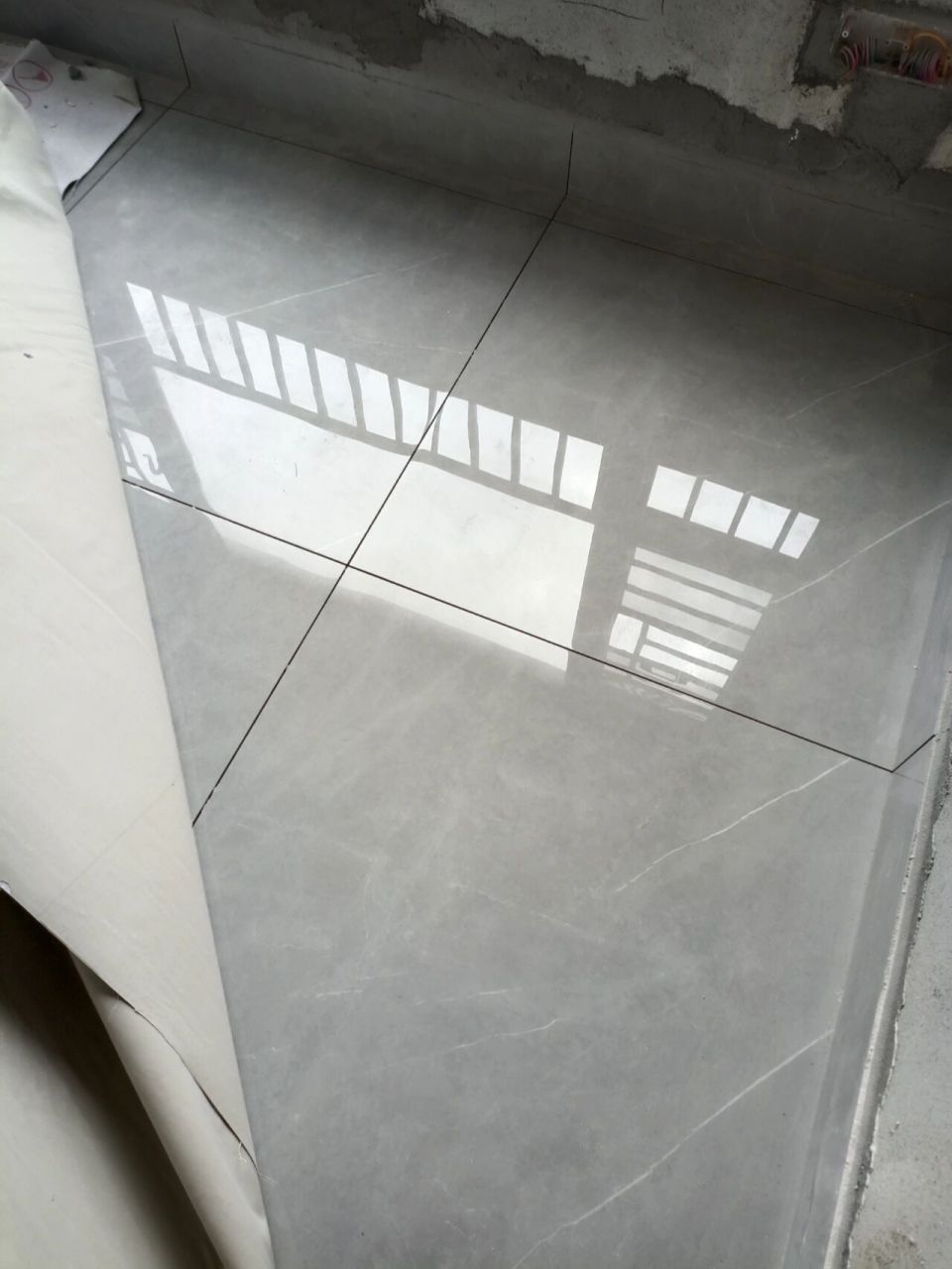 很浅的灰色 东鹏爱琴海灰铺贴效果图来啦!很浅的灰色