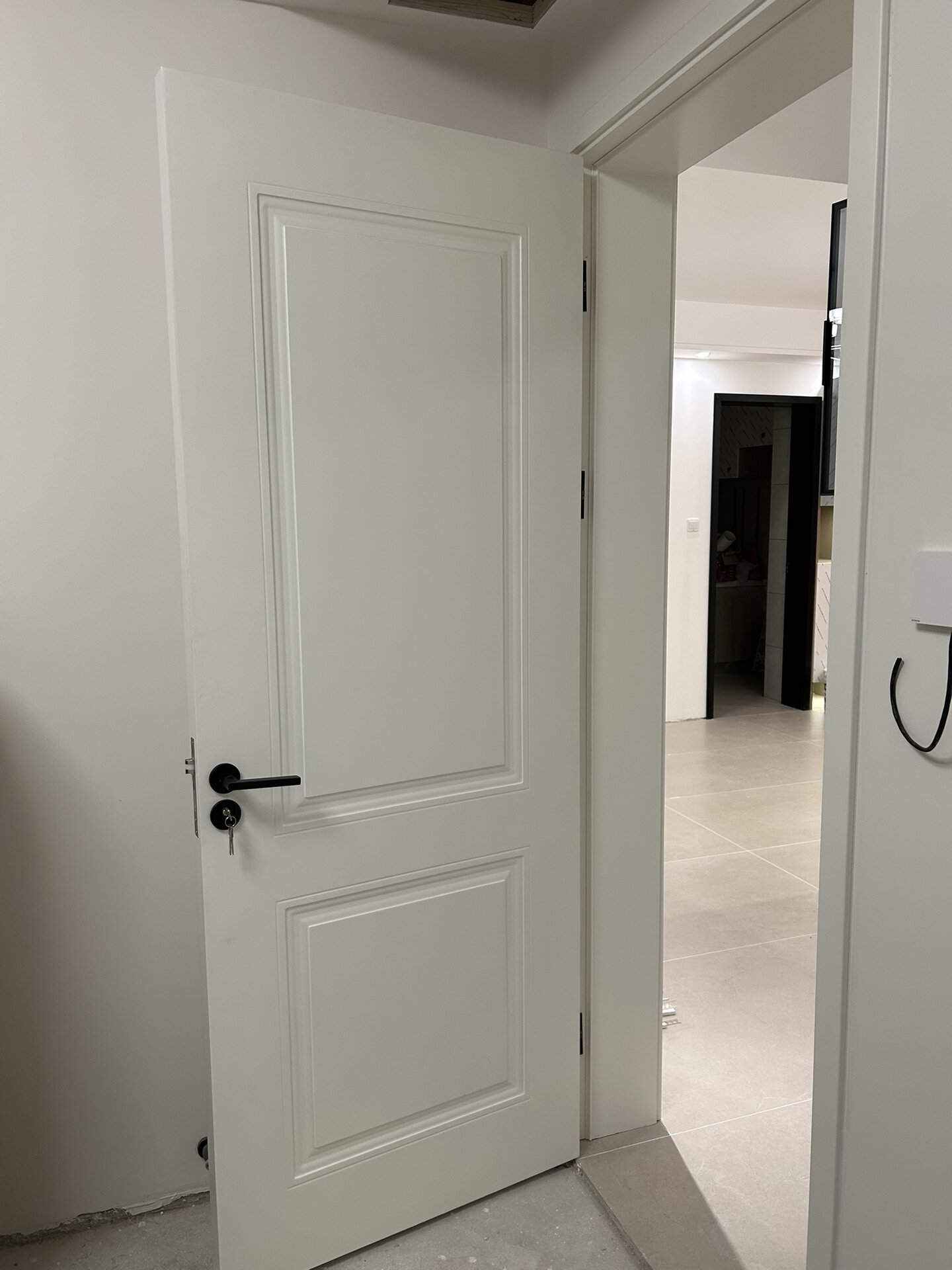 起初选择象牙白色的门真的非常纠结 害怕肉眼看太黄了 但是!