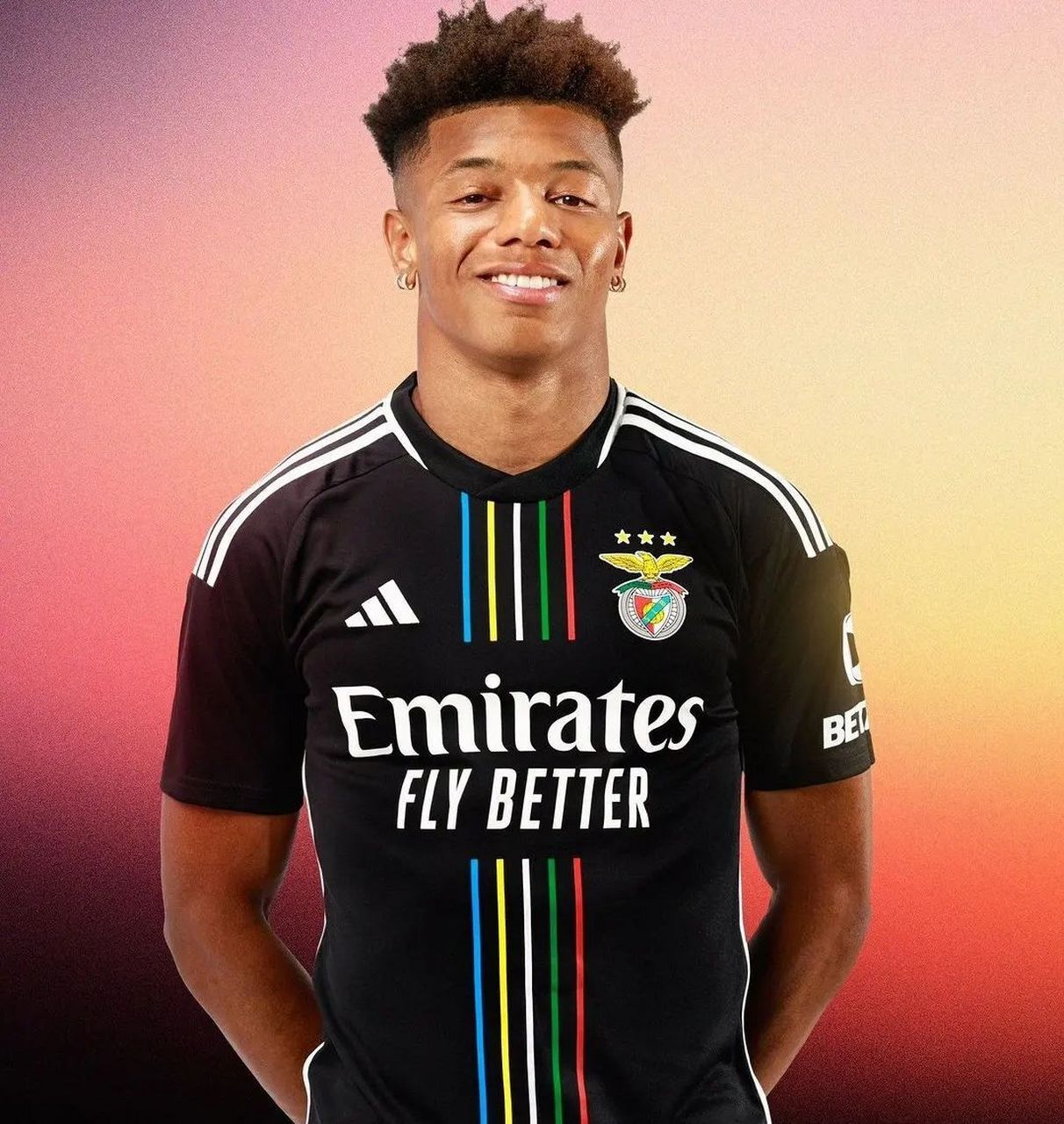 本菲卡发布2023-24赛季客场球衣 #足球#0202#小红书竞技场#02