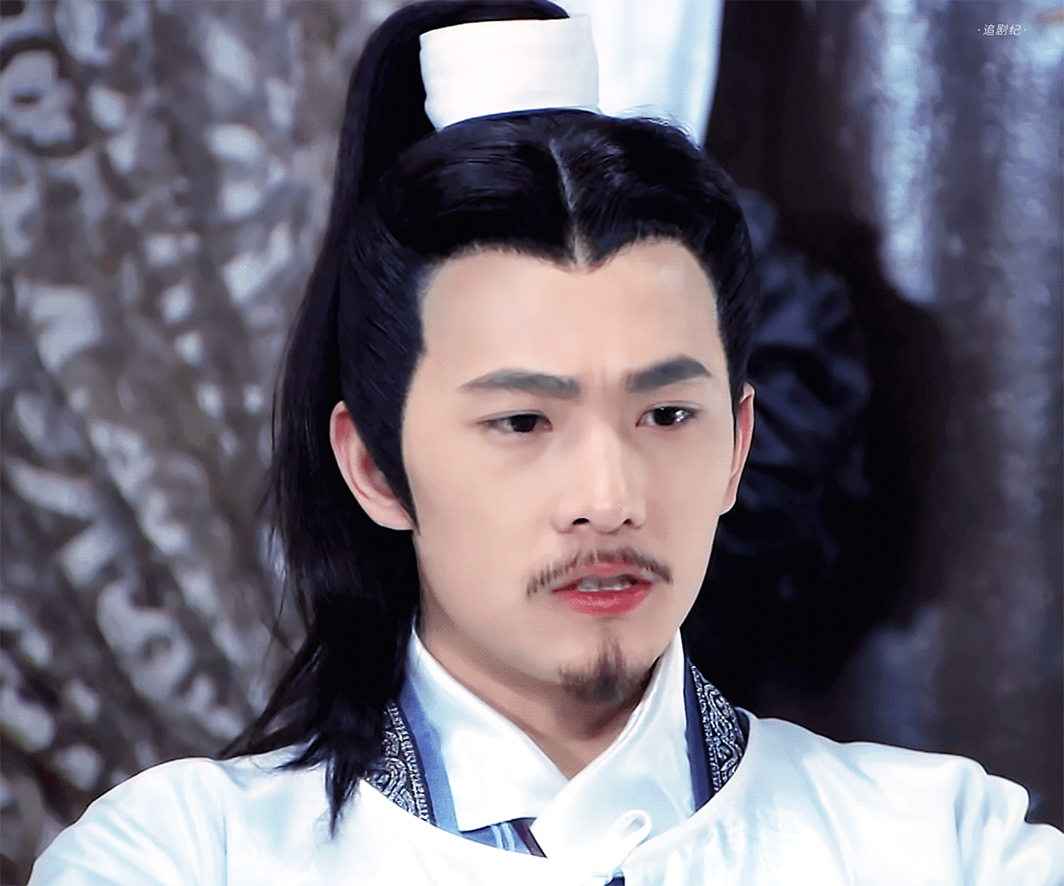 有胡子的杨洋变化好大啊,认不出来这是杨洋