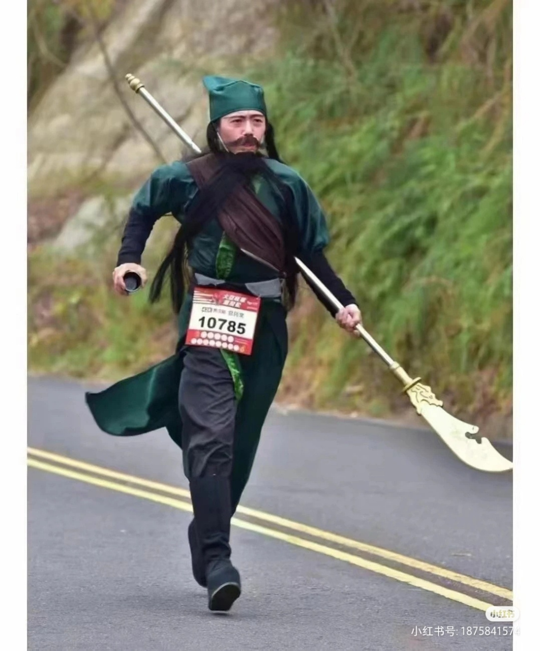 柳州马拉松参赛选手,我猜在他前面的选手是吕子明