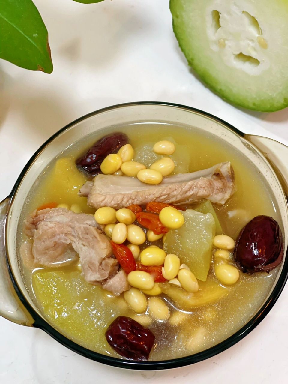 冬瓜排骨黄豆汤春夏交替解暑去水肿养生必备 东瓜黄豆排骨汤是一种性