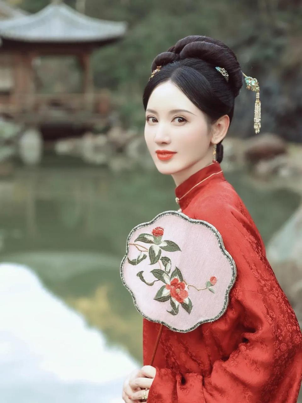 张萌古装照惊艳到了你吗?