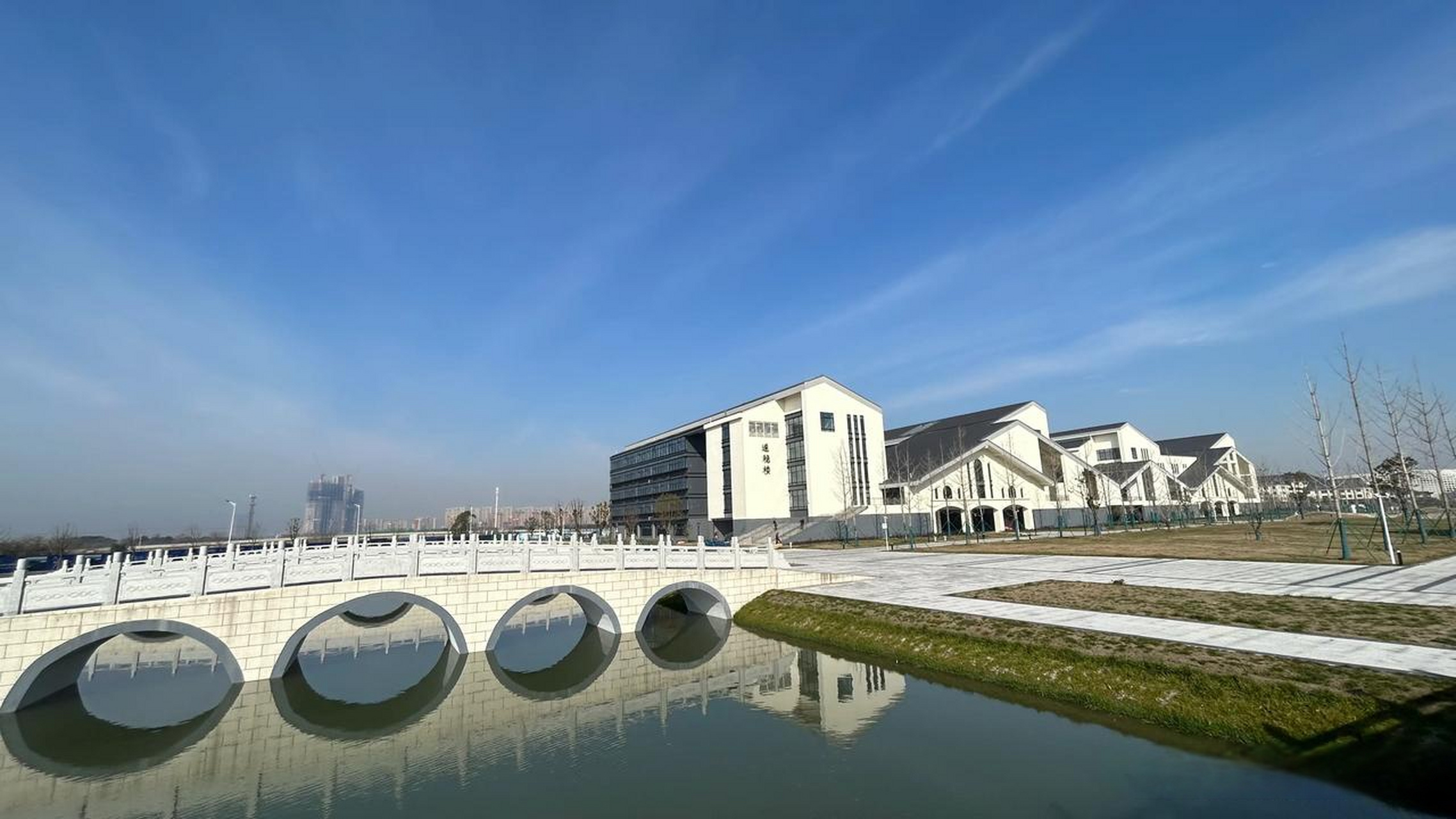 风光秀丽无限分享你手机里的风景照湖州头条 杭州头条 学校正中央为