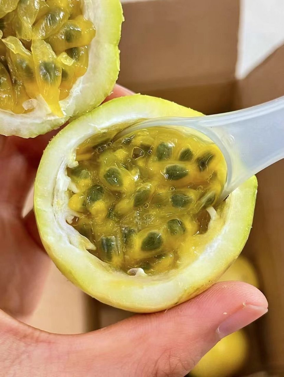 越吃越爱 百香果中的爱马仕     钦蜜九号百香果2斤13.