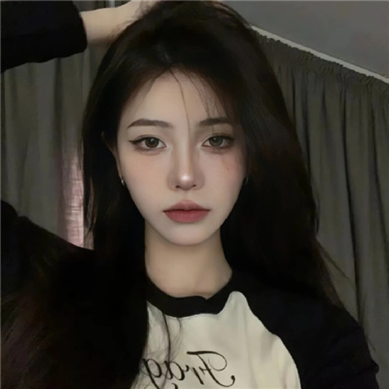黑色系高冷女生头像