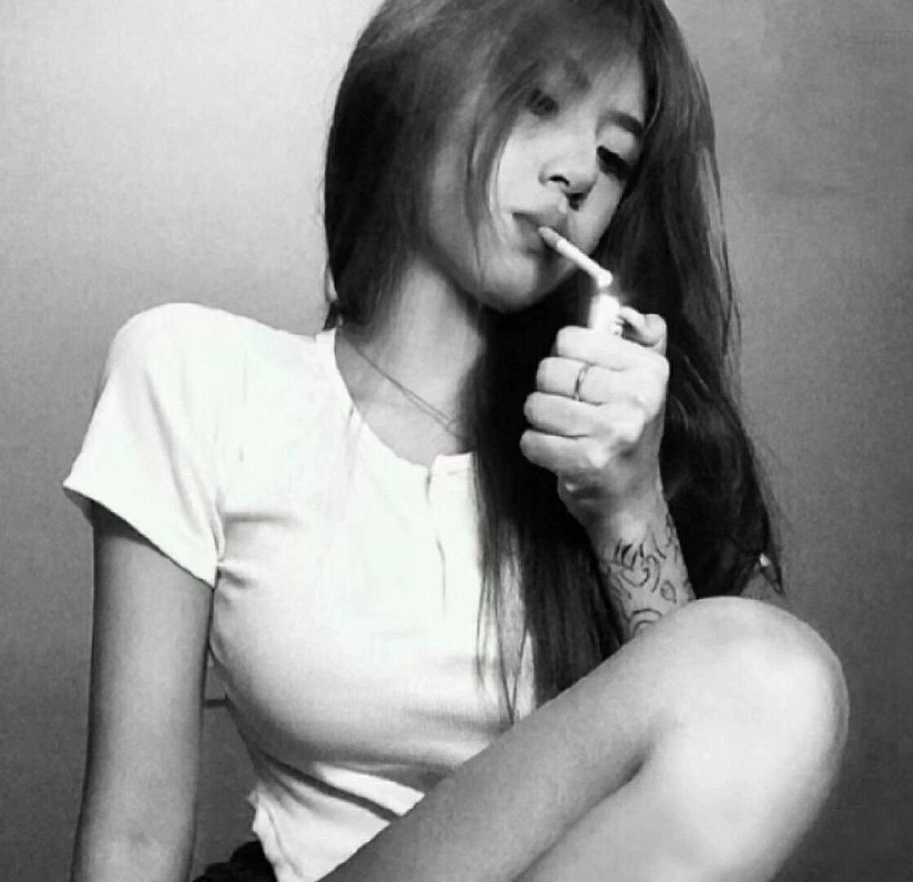 黑社会女头像 如果说爱情我真不配得到,那我宁愿永远躲到我的黑暗处