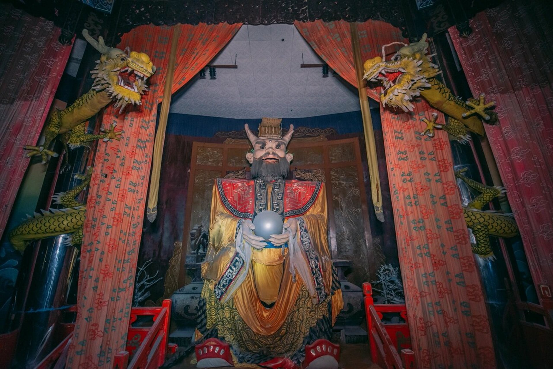 废墟摄影 九龙游乐园地下龙宫1/2 建于上世纪80年代的九龙游乐园运行