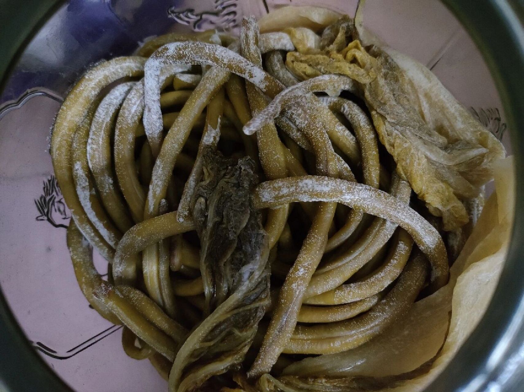 泡的酸菜是不是发霉了 是坏了吗,怎么会这样.