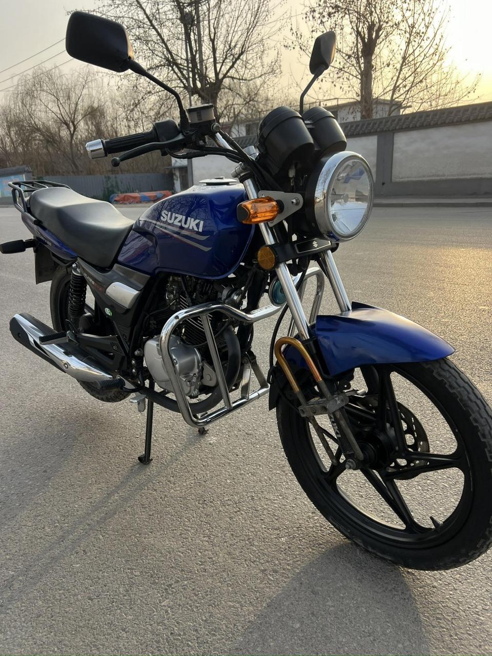 运动版铃木钻豹125,经典再现,整车全原装,发动机声音纯净,没挂牌,原车