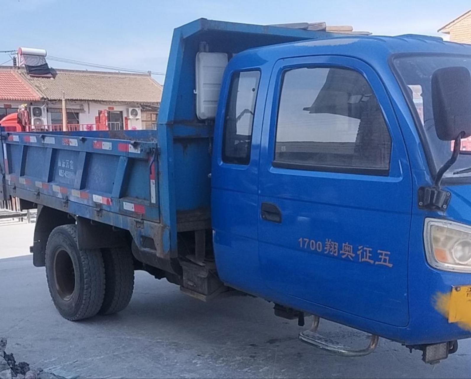 2019年五征五轮断气刹,490发动机,5档带高低速,6吨后桥,750轮胎,审车