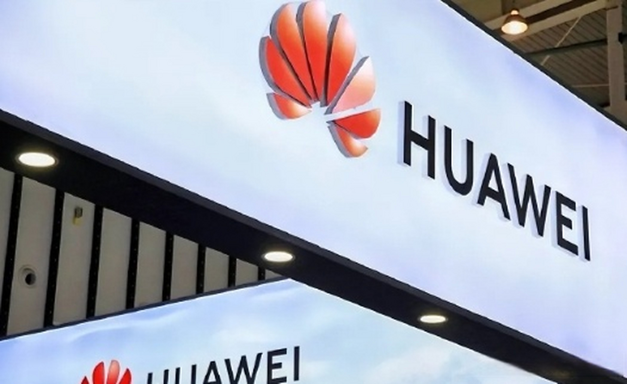 传闻9月8日举办的华为mate 60系列发布会,将推迟至9月12日,正好与苹果