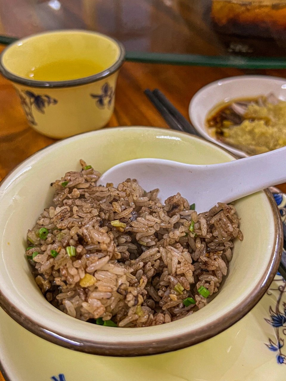 驴肉煲仔饭图片