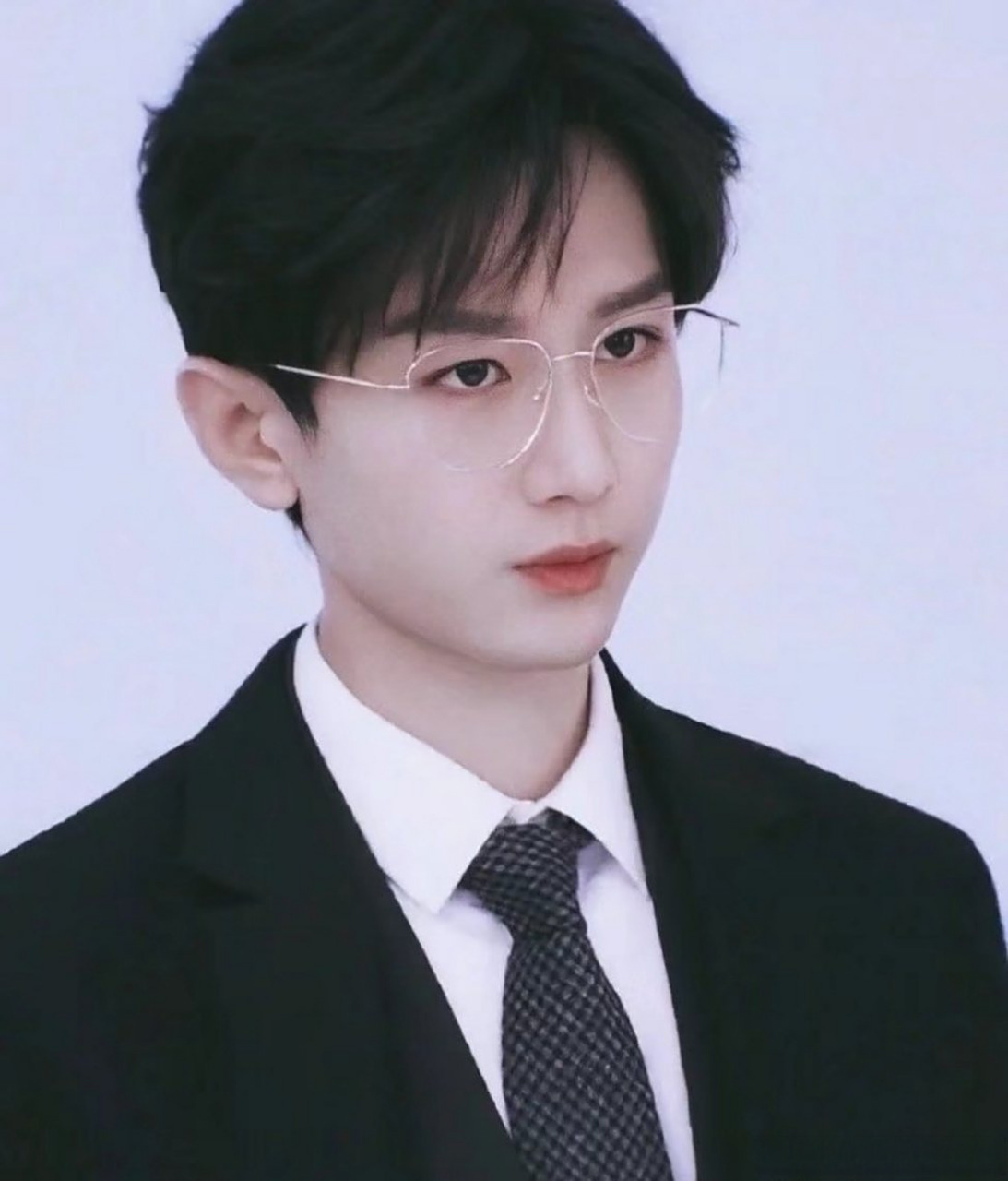 成毅##成毅戴金丝眼镜#真是疯了,亖90现在把《南风知我意》抬上来