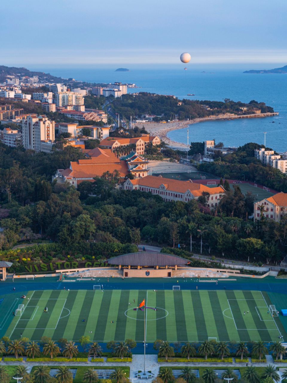 厦门大学凭什么是中国最美校园? 依山傍海,白墙红瓦!