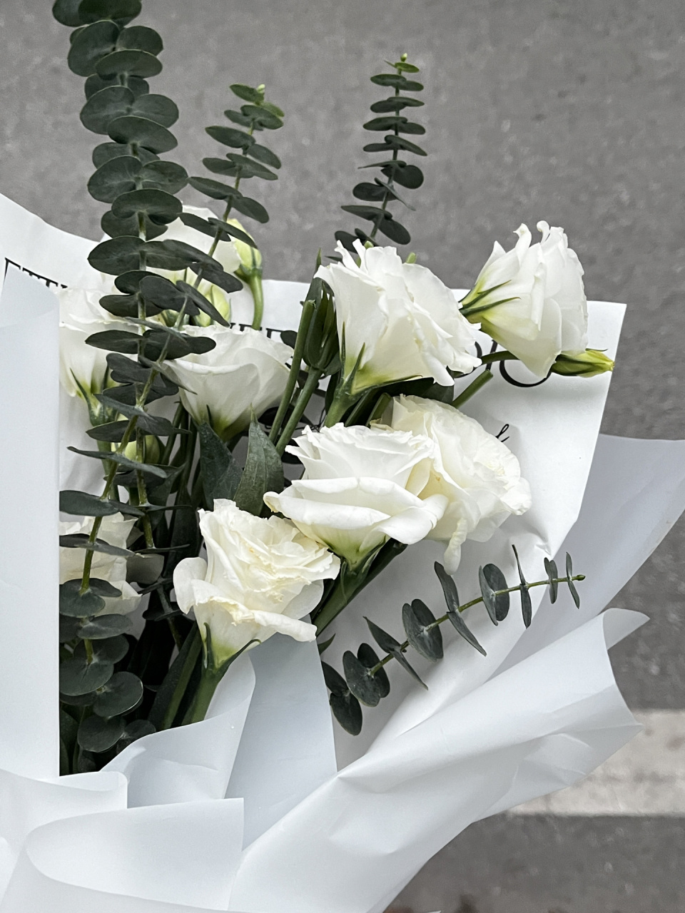 白色洋桔梗的花语: 永恒的爱