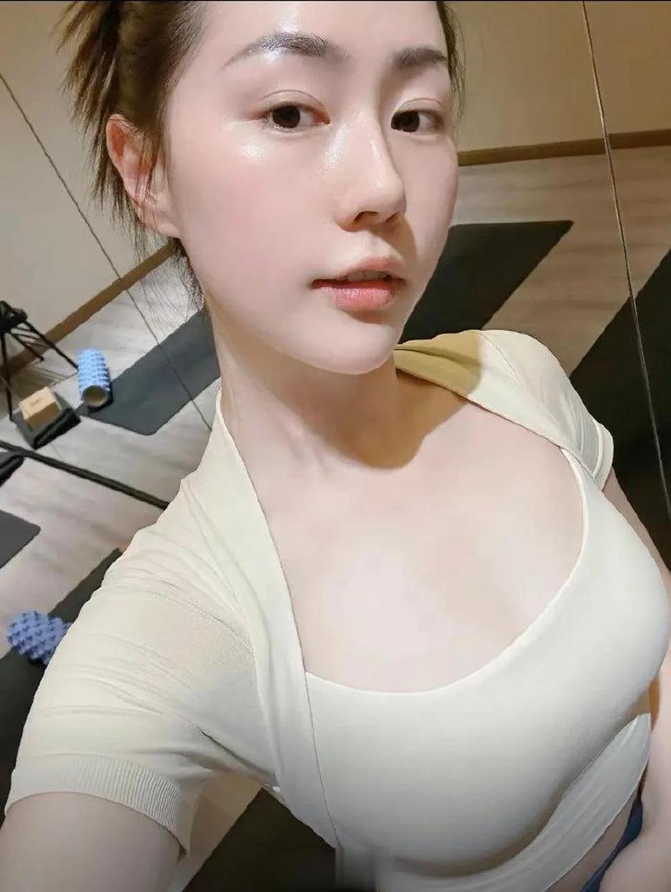 我朋友是一位离异漂亮少妇,今年45岁了,很想把自己嫁出去,但择偶要求