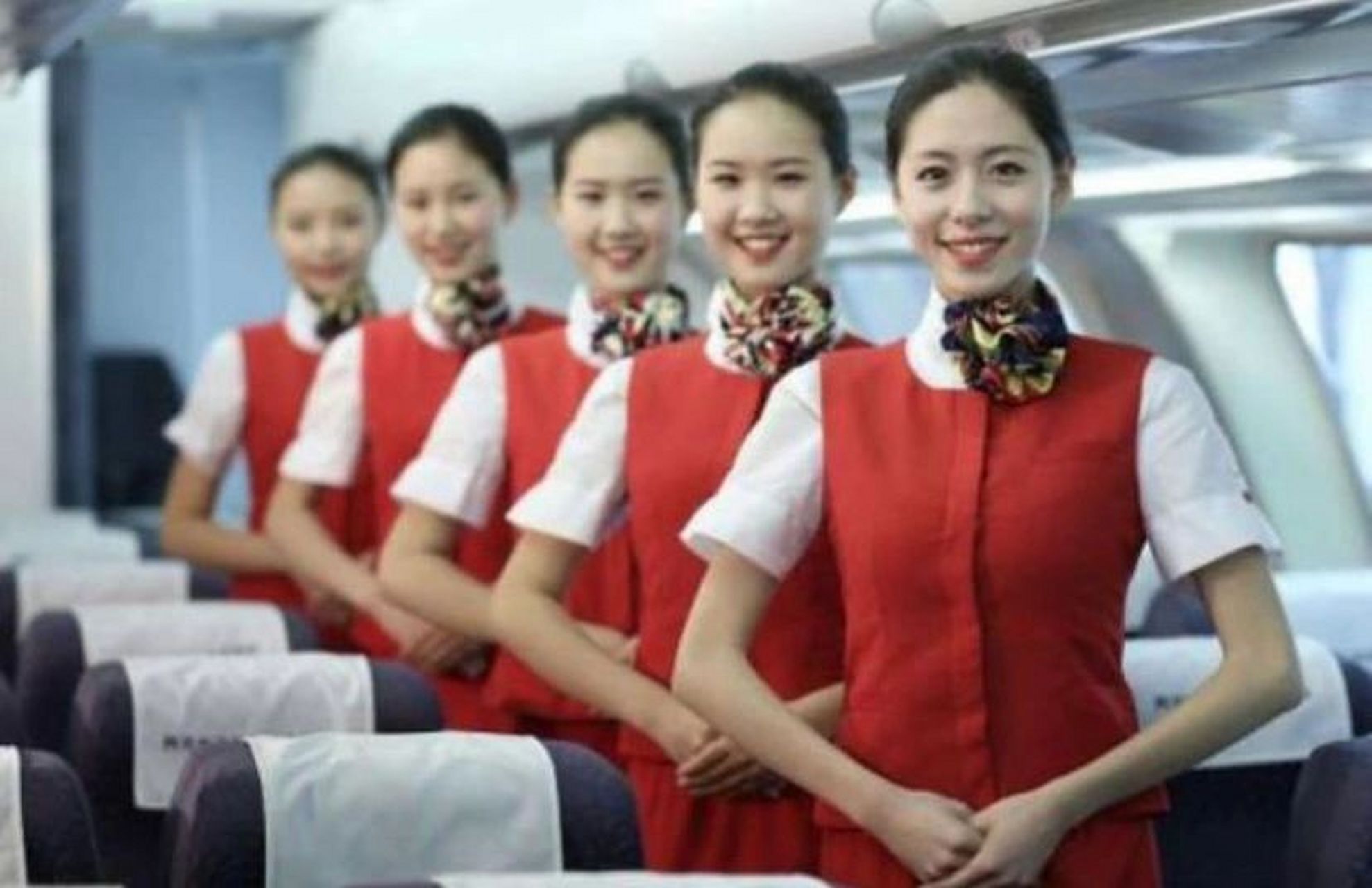 空乘面试|站姿篇 94空乘面试礼仪不仅是看学员们的仪表和仪态,更是