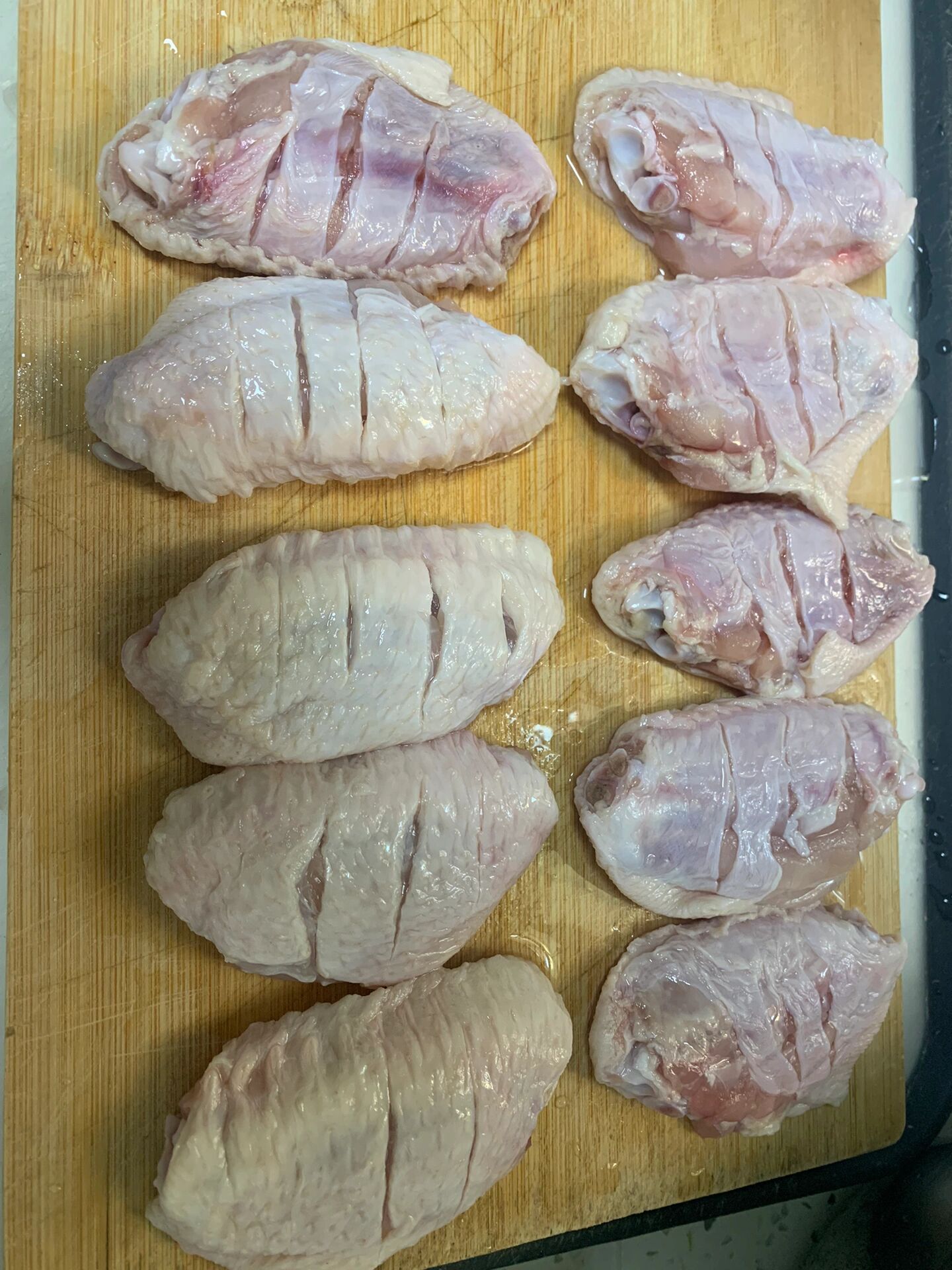 奥尔良烤翅烤箱版,做法简单零失败,好吃到爆 烤箱烤出来的蜜汁奥尔良