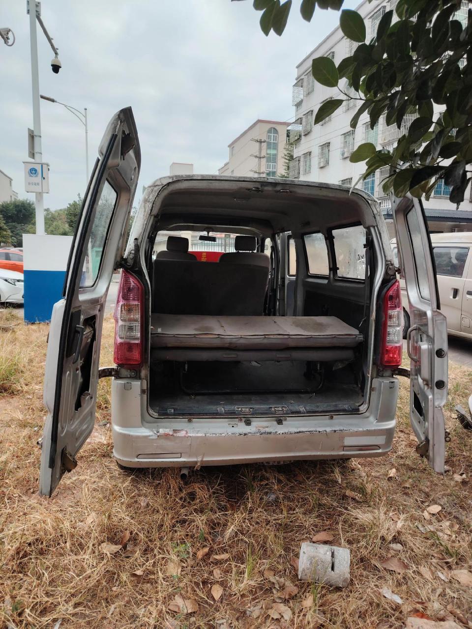 面包车.14年长安加长版v5,9座大面包,春运拉人拉货首先,9800元