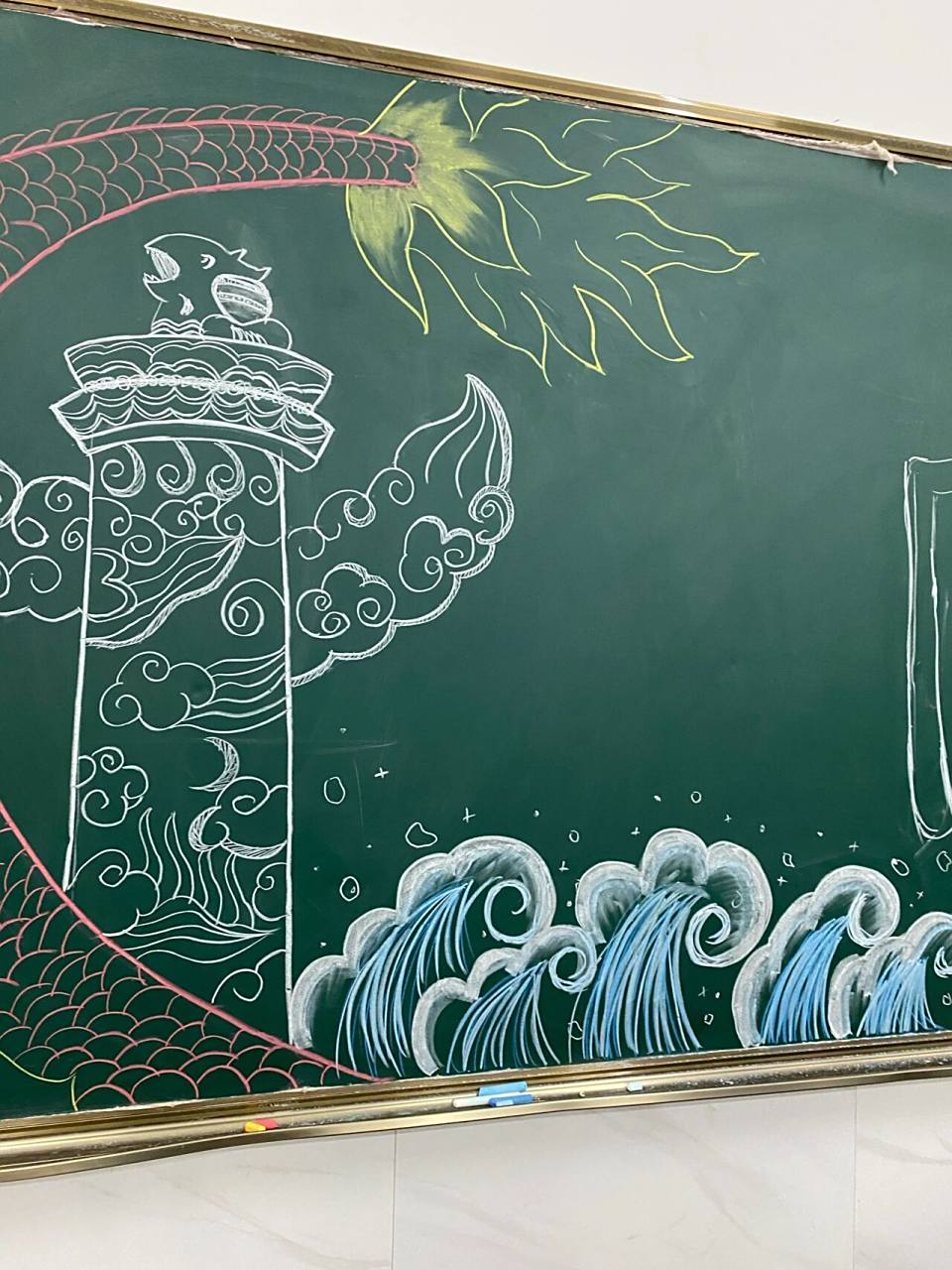 国庆黑板报 只完成了一半 明天再画等我画完发