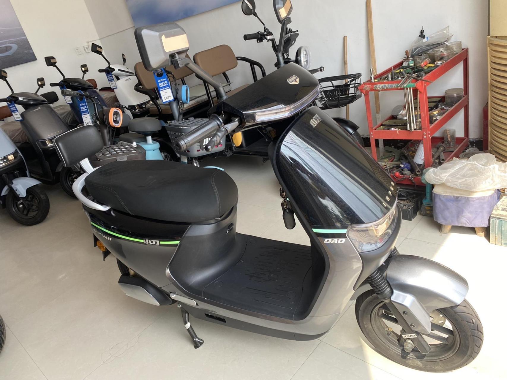 小刀电动车 小刀新款领航版n8,72浮大电瓶